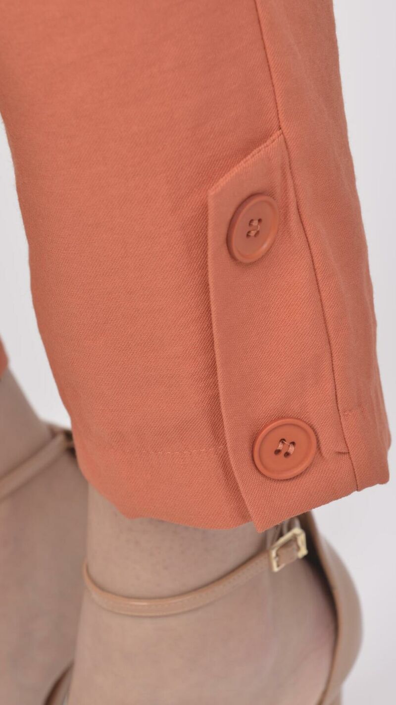 Imagem de Conjunto de Alfaiataria Elegante com Calça Cropped Slim e Regata Sofisticada - Terracota